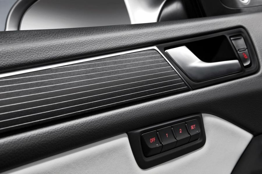 Детали интерьера Audi SQ5 TDI (8R) 2013 года  (WW) (фото 25 из 73)